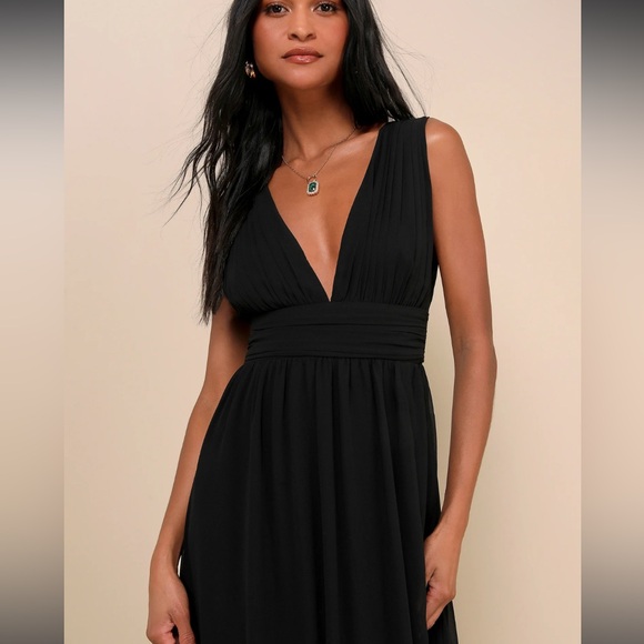 Lulu’s Black Heavenly Hues Airy Woven Chiffon Plunging V-Neck Maxi Dress M - Picture 3 of 15